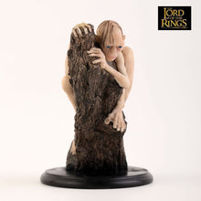 Load image into Gallery viewer, Lord of The Rings Gollum Statue