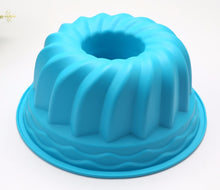 Load image into Gallery viewer, Large silicone cake mold